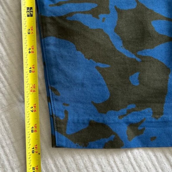 Marc by Marc Jacbos Rare Blue and Green Camo Pattern Men's Pleated Shorts - Picture 5 of 5